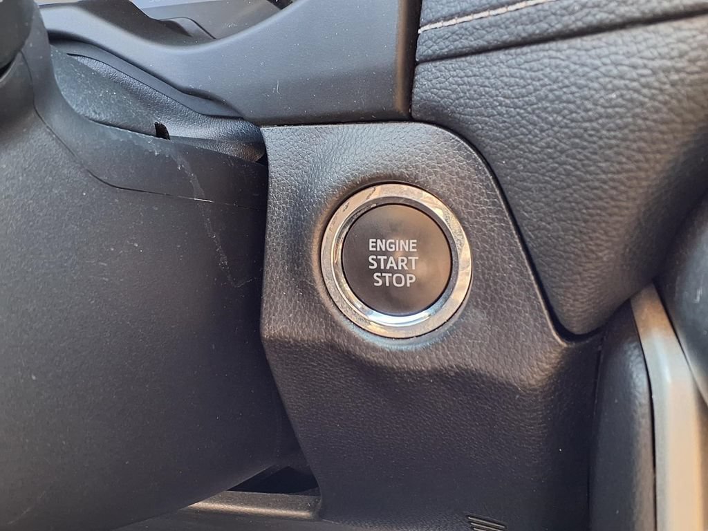 Used 2025 Toyota RAV4 XLE FWD image 8