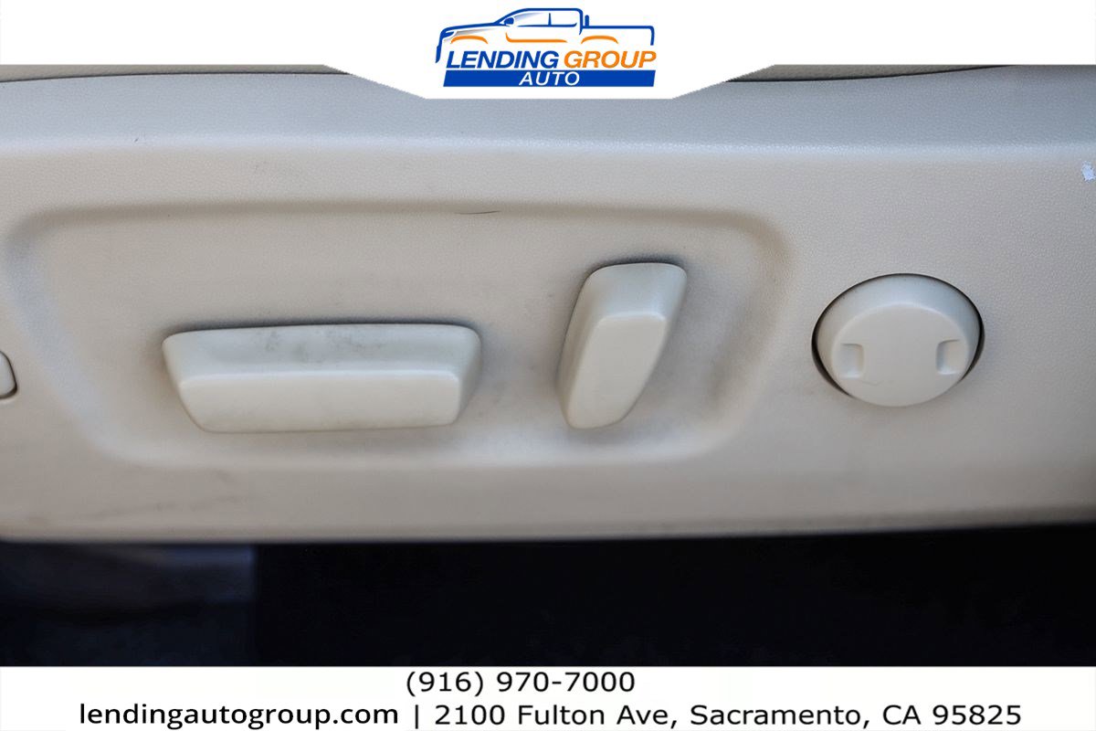 Used 2019 Toyota Highlander XLE w/ Carpet Mat Package (TMS) image 19