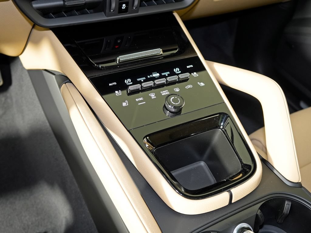 Certified 2026 Porsche Cayenne AWD/4WD image 29