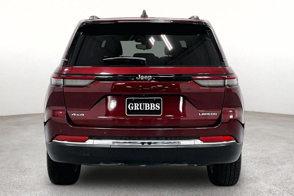 Used 2023 Jeep Grand Cherokee Laredo AWD/4WD image 4
