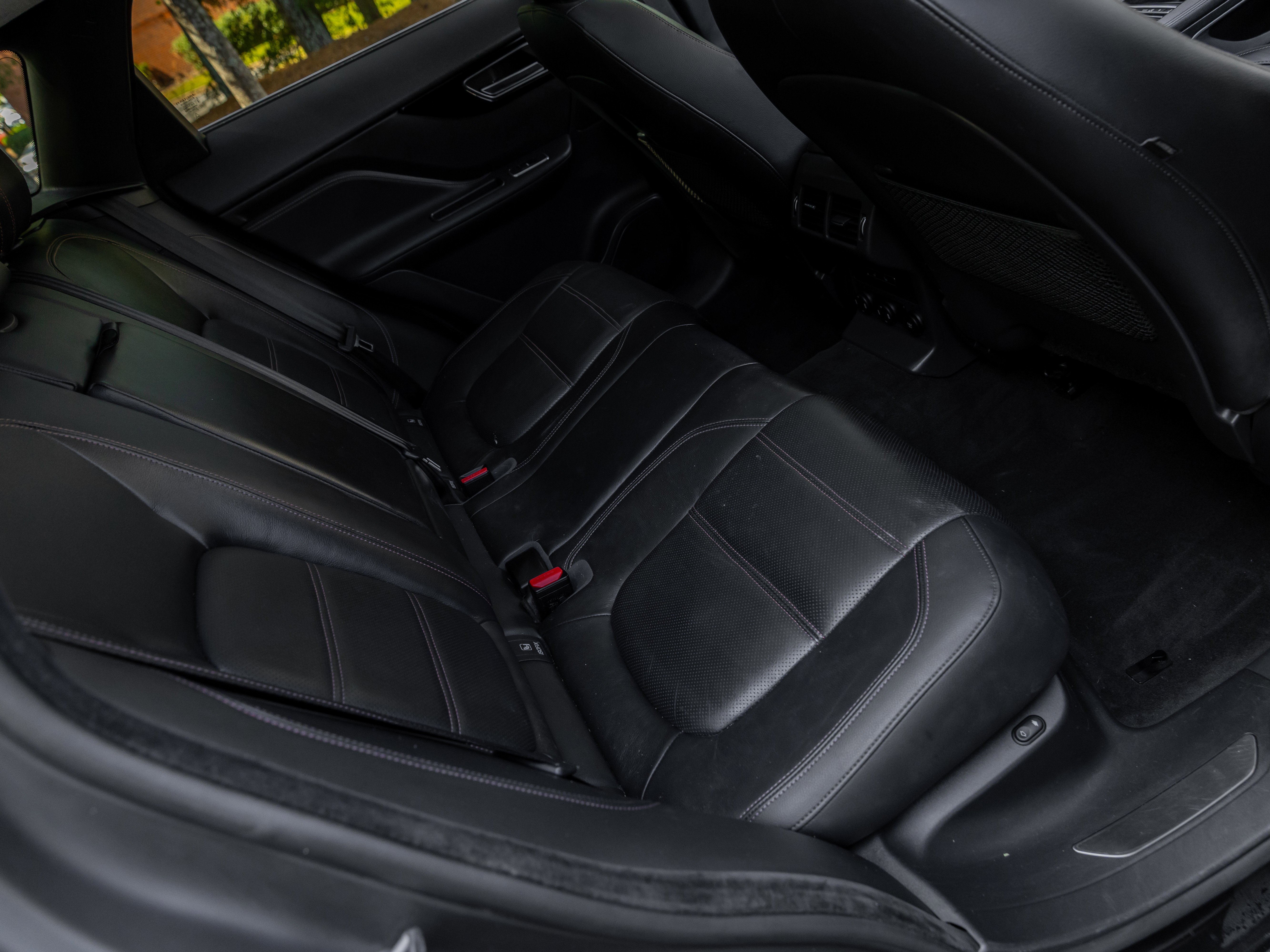 Used 2019 Jaguar F-PACE Prestige image 16