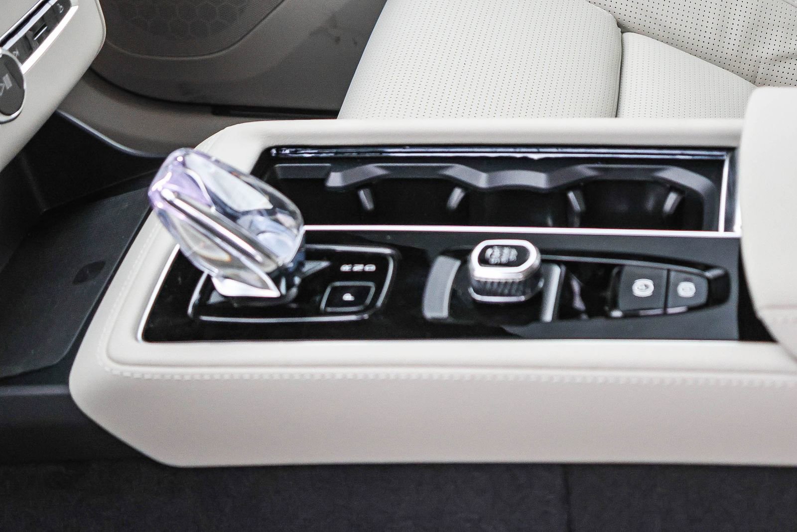 New 2026 Volvo XC90 T8 Ultra w/ Protection Package Premier image 30