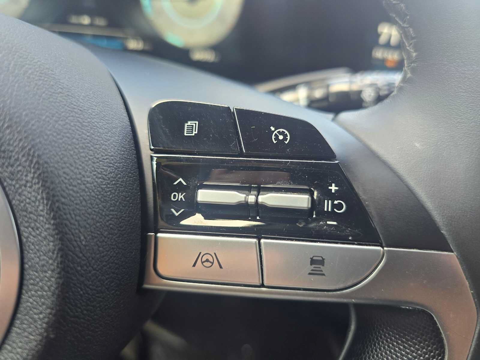 Used 2021 Hyundai Elantra Limited FWD image 33
