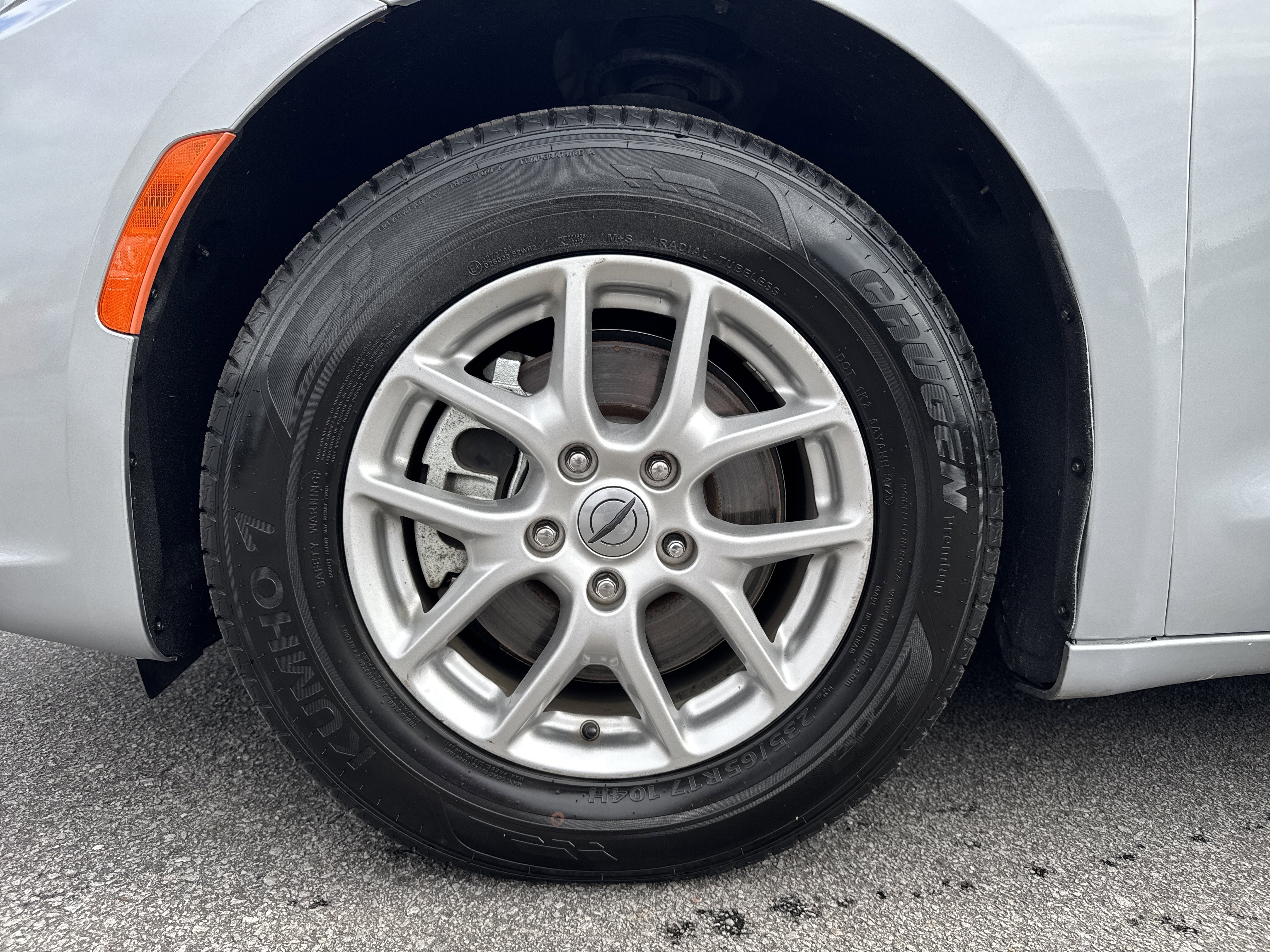 Used 2024 Chrysler Pacifica Touring-L image 12