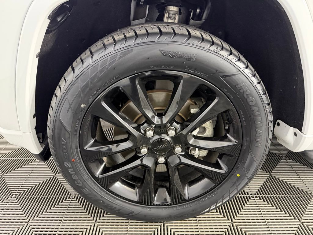 Used 2022 Jeep Grand Cherokee Laredo X image 12