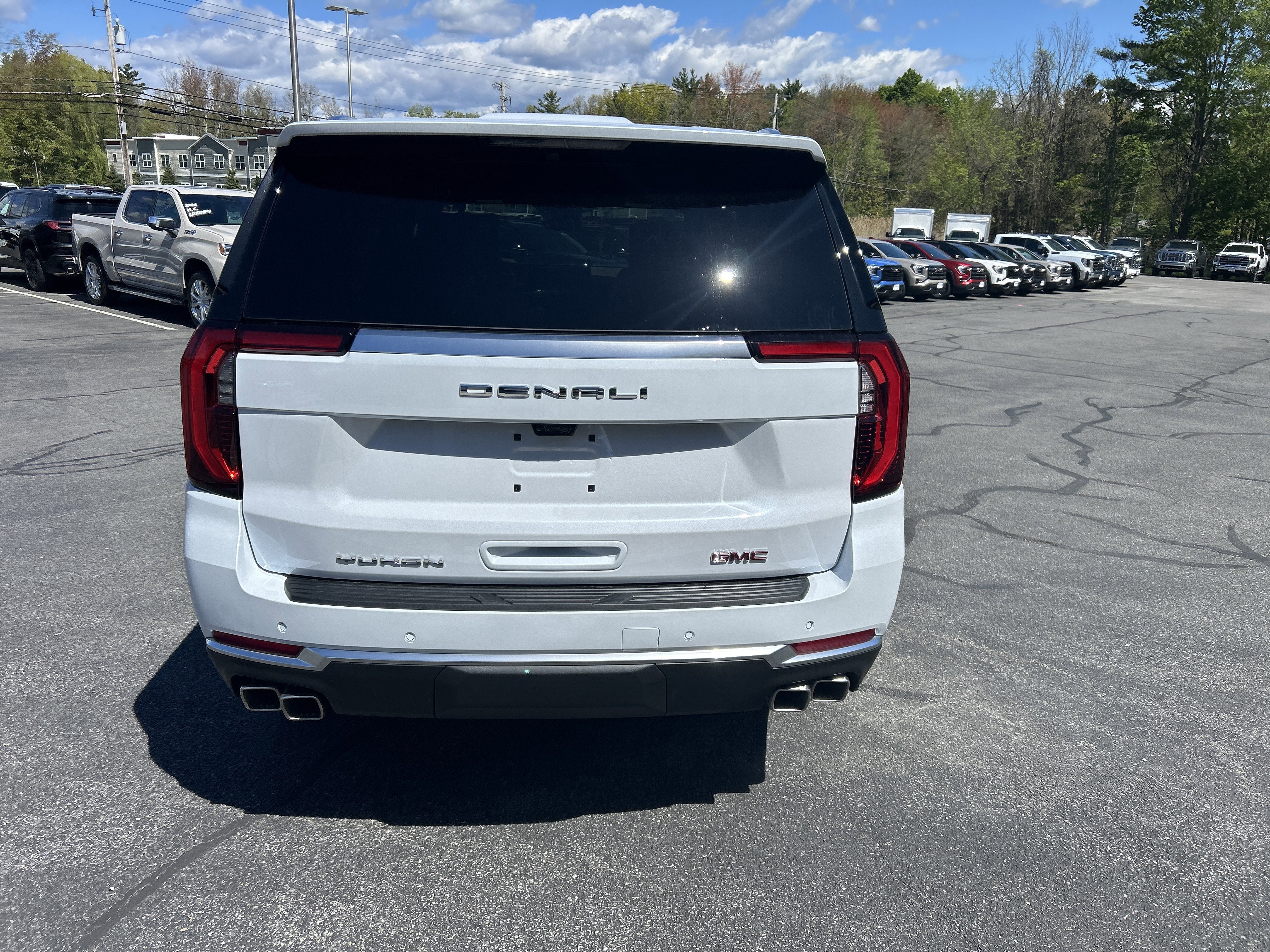 New 2026 GMC Yukon Denali w/ Denali Reserve Package AWD/4WD image 8