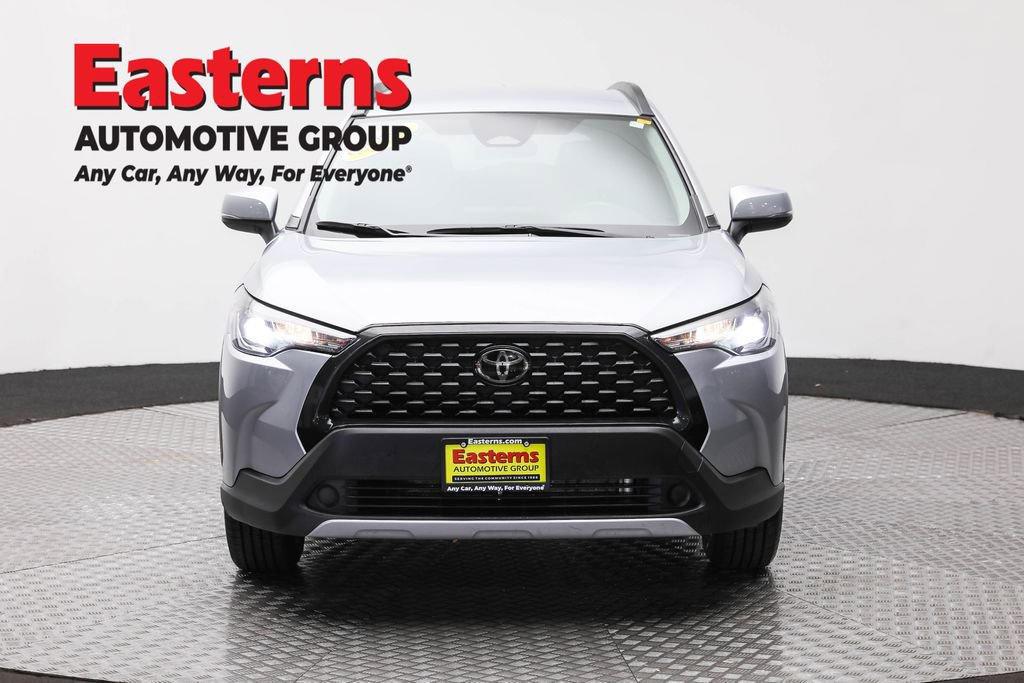 Used 2024 Toyota Corolla Cross LE image 2