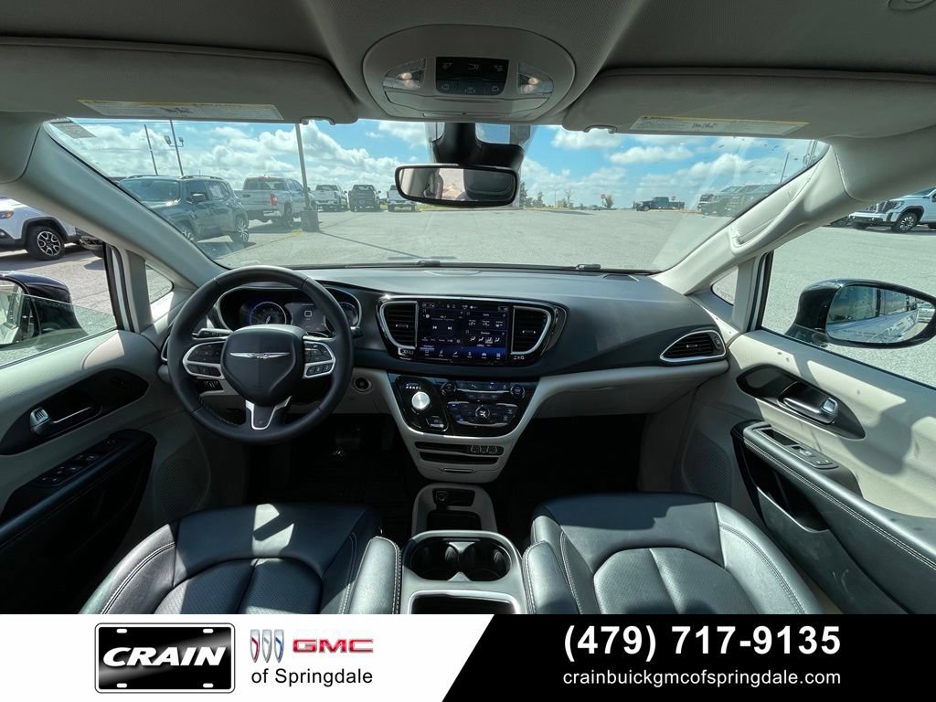 Used 2024 Chrysler Pacifica Touring-L FWD image 28
