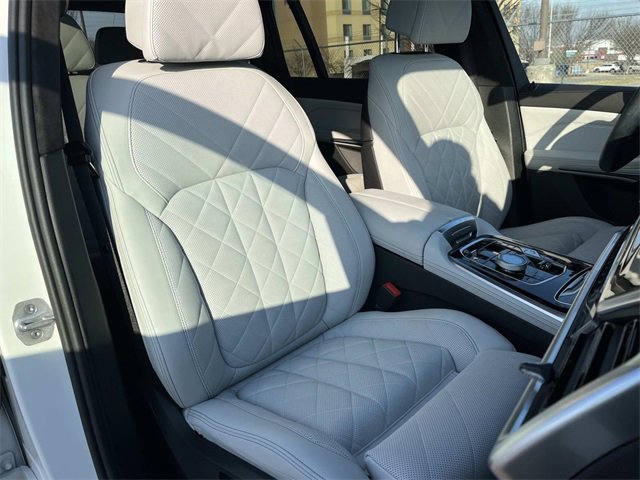 Used 2024 BMW X7 xDrive40i w/ Executive Package image 34