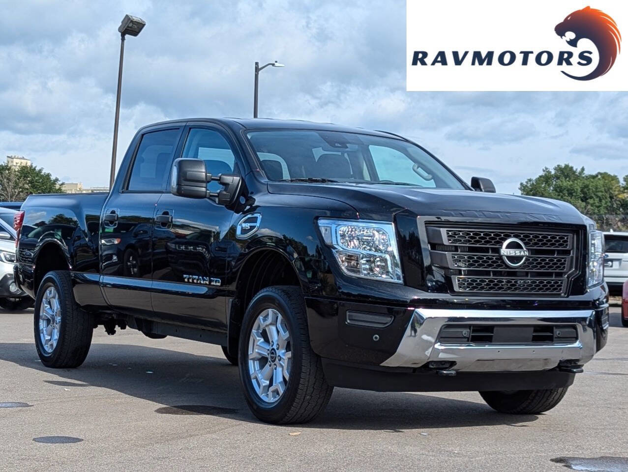 Used 2024 Nissan Titan SV w/ SV Convenience Package image 1
