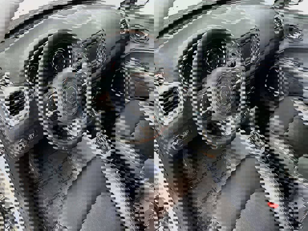 Used 2018 Jeep Compass Latitude FWD image 2