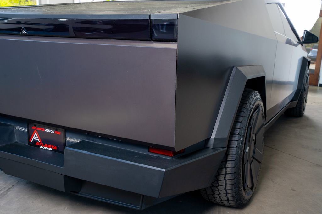 Used 2024 Tesla Cybertruck AWD Crew Cab image 21