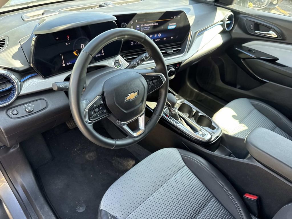 Certified 2025 Chevrolet Trax LT w/ LT Convenience Package image 19