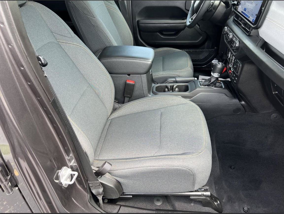 Used 2025 Jeep Wrangler Unlimited Sport AWD/4WD image 35