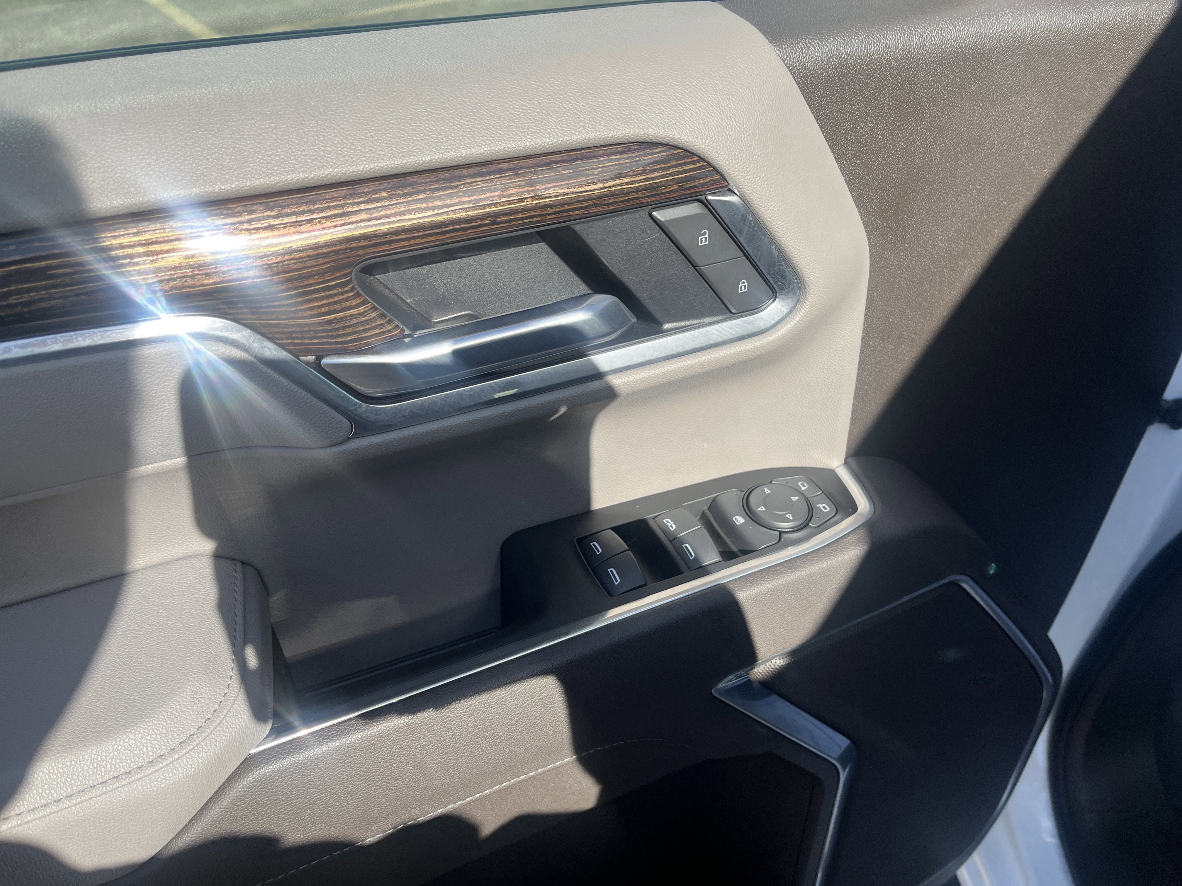 Used 2025 GMC Sierra 1500 SLE w/ Preferred Package image 12