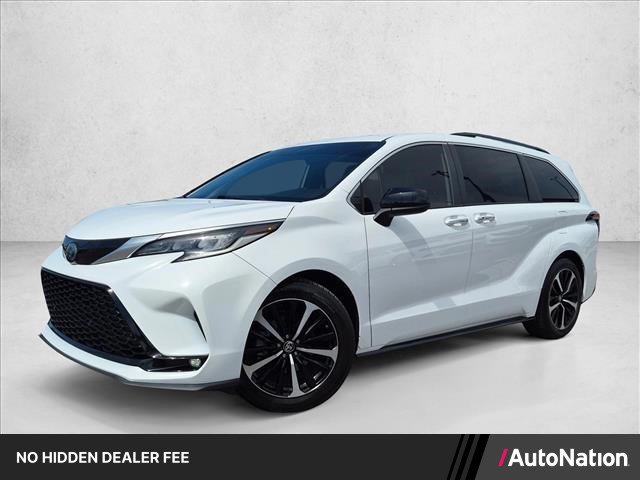 Used 2022 Toyota Sienna XSE FWD image 1