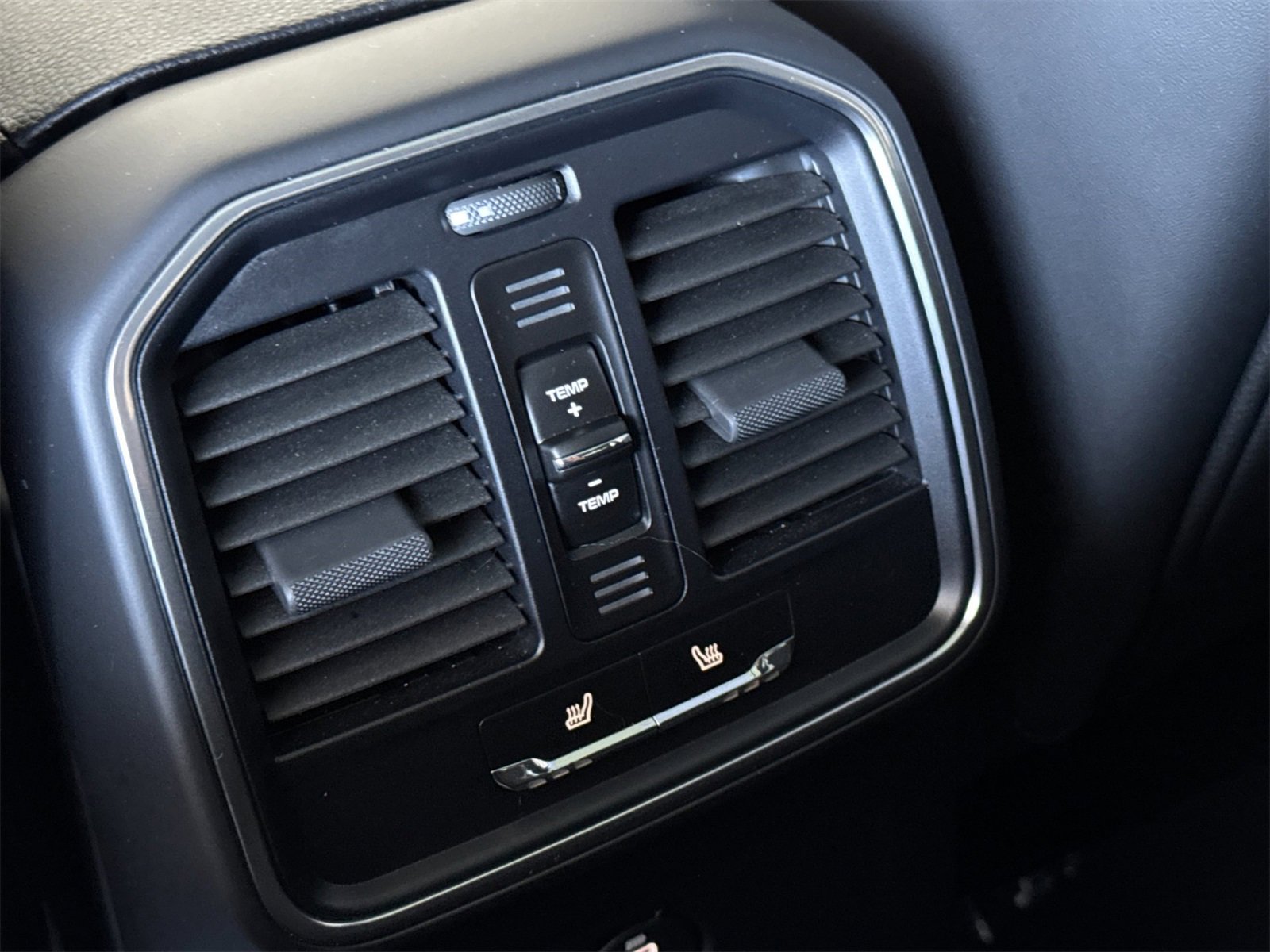 Used 2025 Porsche Macan image 15