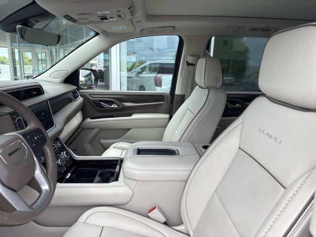 Used 2021 GMC Yukon Denali w/ Denali Premium Package AWD/4WD image 9
