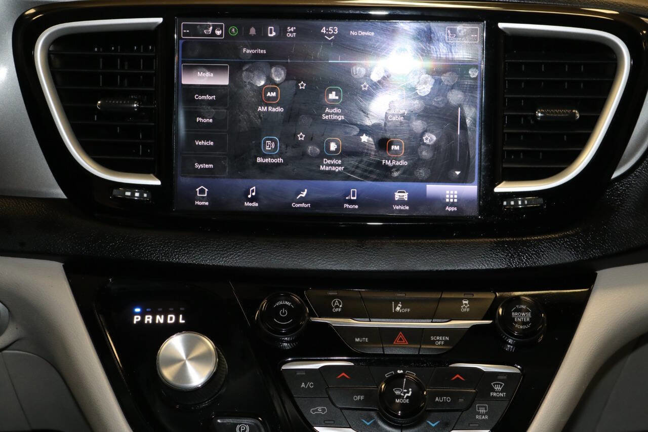 Used 2023 Chrysler Pacifica Touring-L image 41