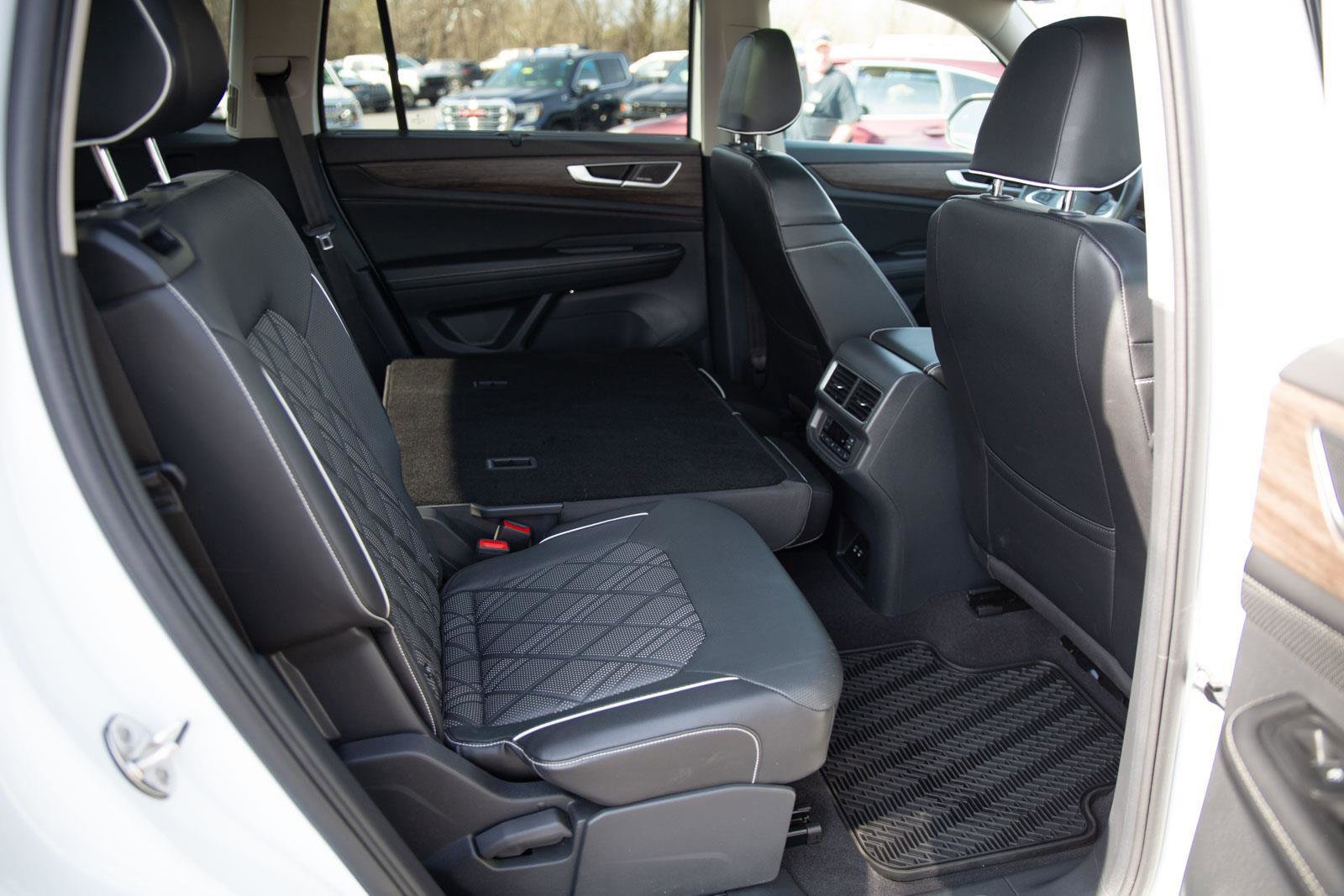 Used 2024 Volkswagen Atlas SEL Premium R-Line AWD/4WD image 24