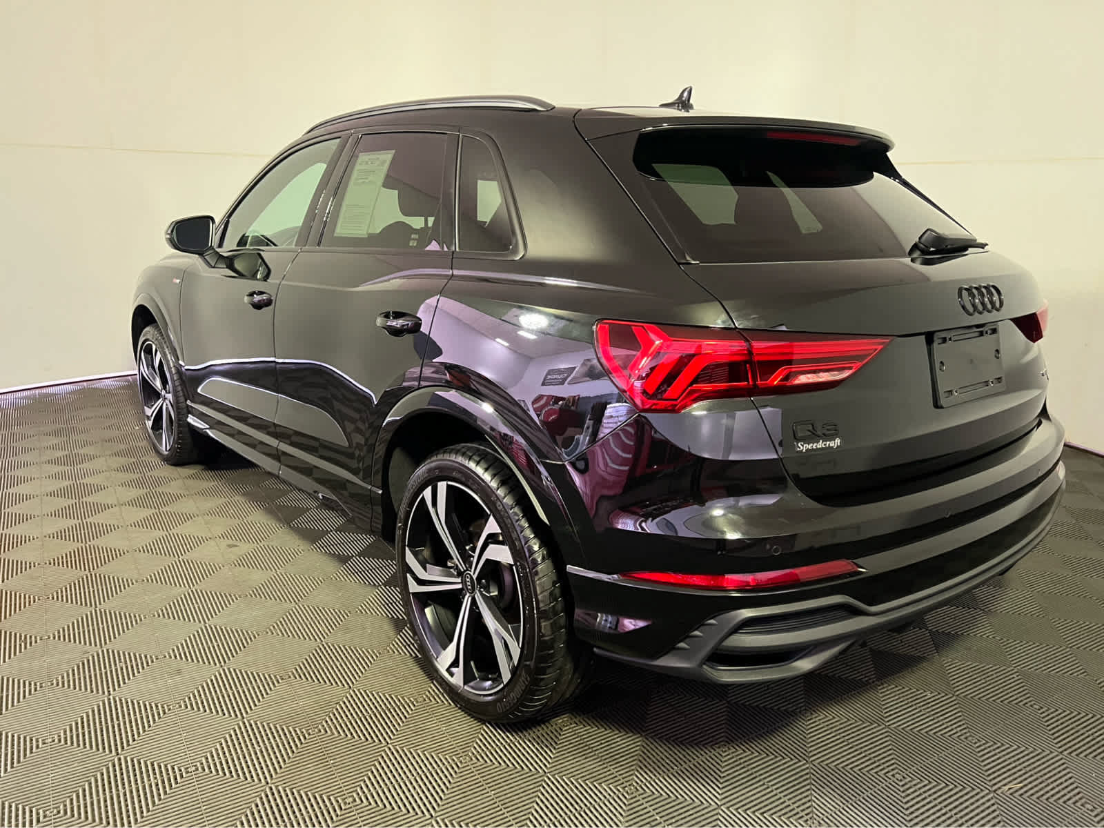 Used 2023 Audi Q3 2.0T Premium Plus w/ Premium Plus Package AWD/4WD image 5