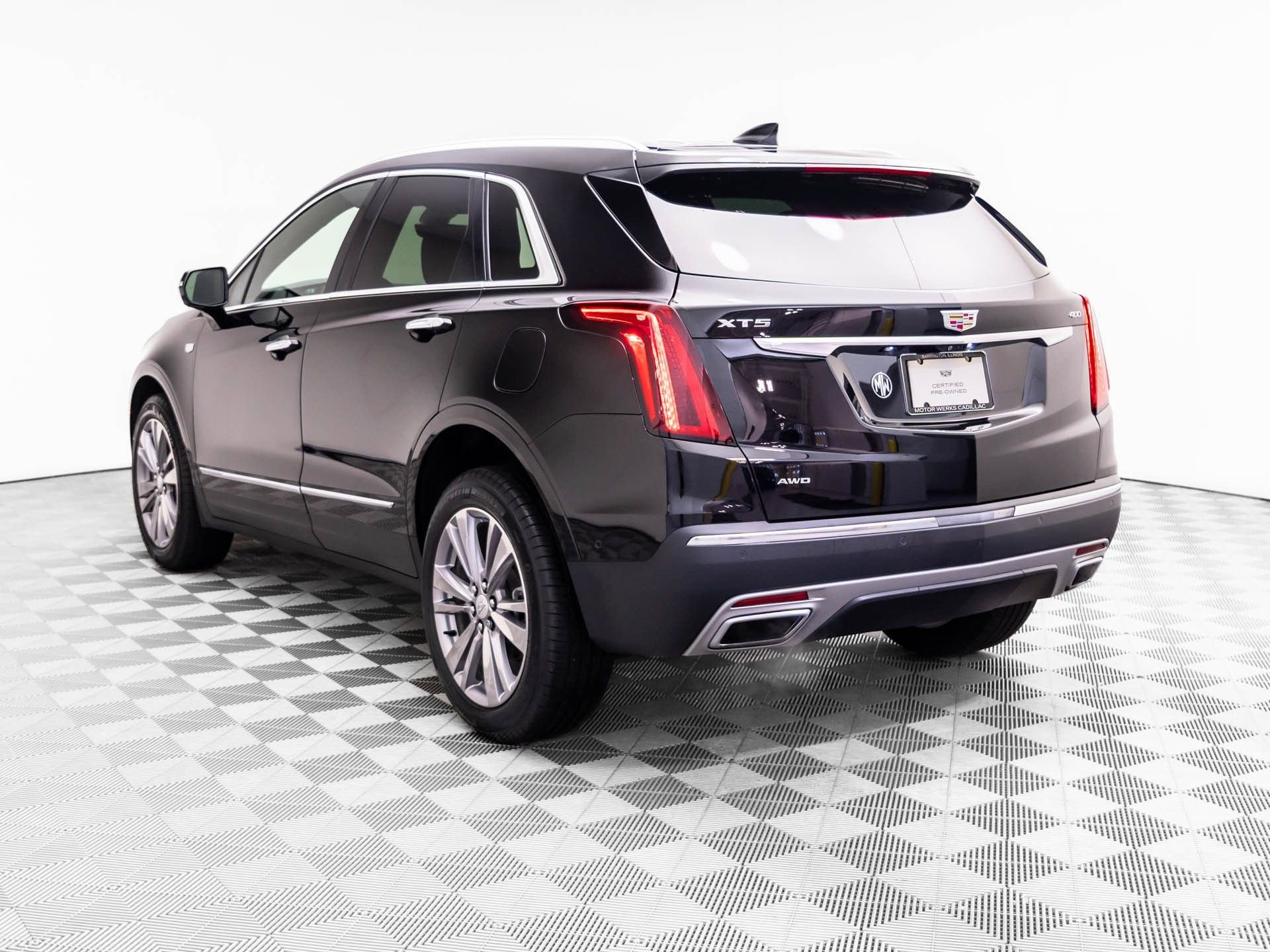 Certified 2025 Cadillac XT5 Premium Luxury w/ Technology Package AWD/4WD image 3