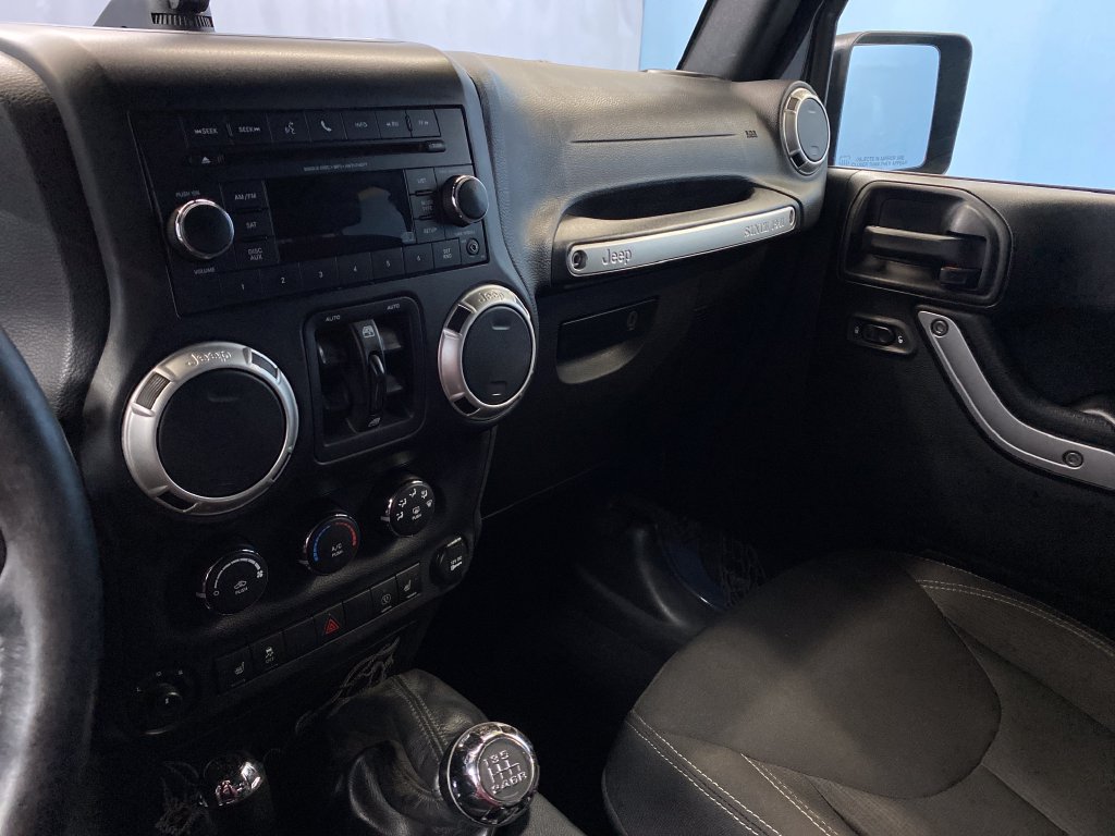 Certified 2017 Jeep Wrangler Unlimited Sahara w/ Connectivity Group AWD/4WD image 16