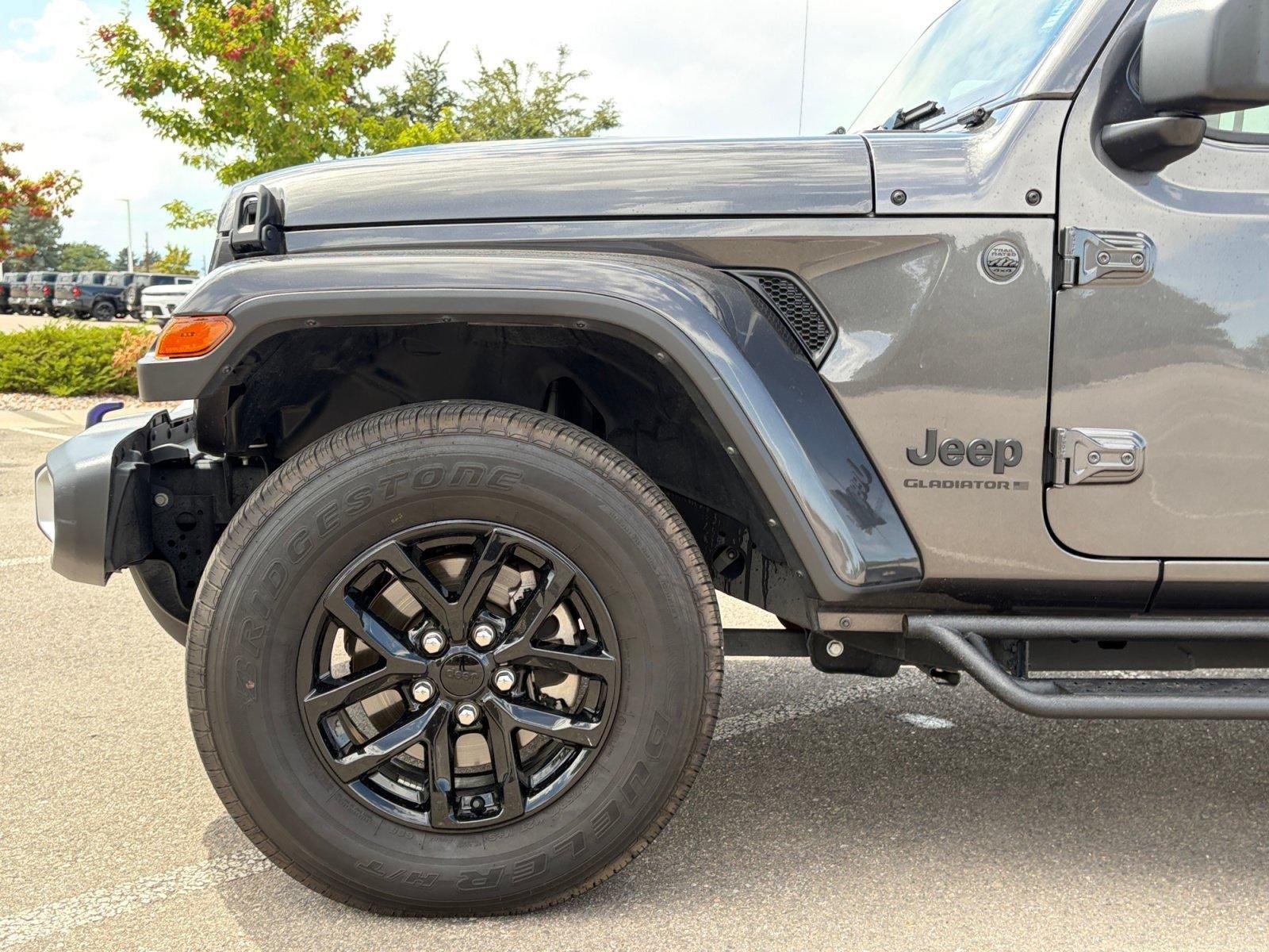 Used 2023 Jeep Gladiator Sport AWD/4WD image 11