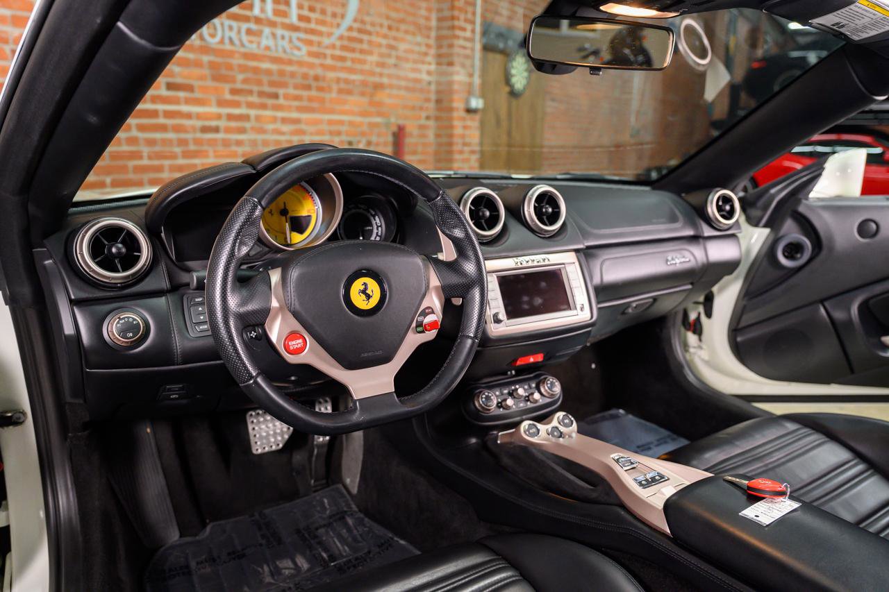Used 2014 Ferrari California image 33