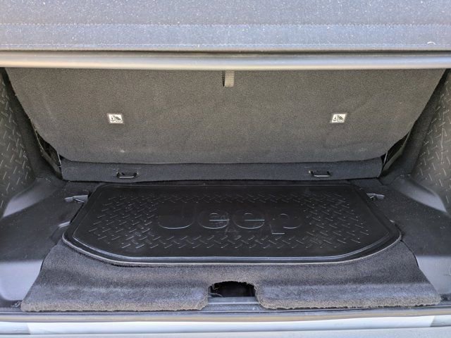 Used 2018 Jeep Wrangler Sahara w/ Connectivity Group image 12