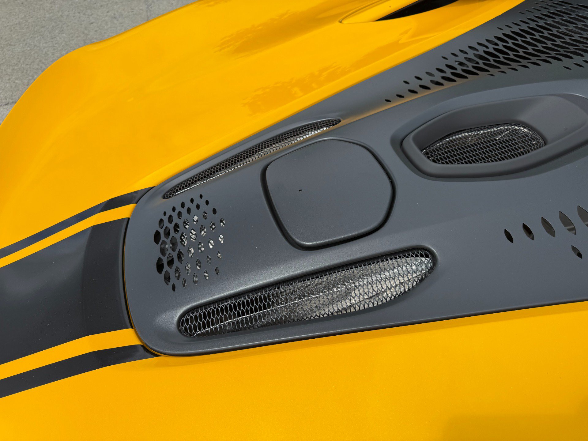 Used 2024 McLaren Artura RWD image 56