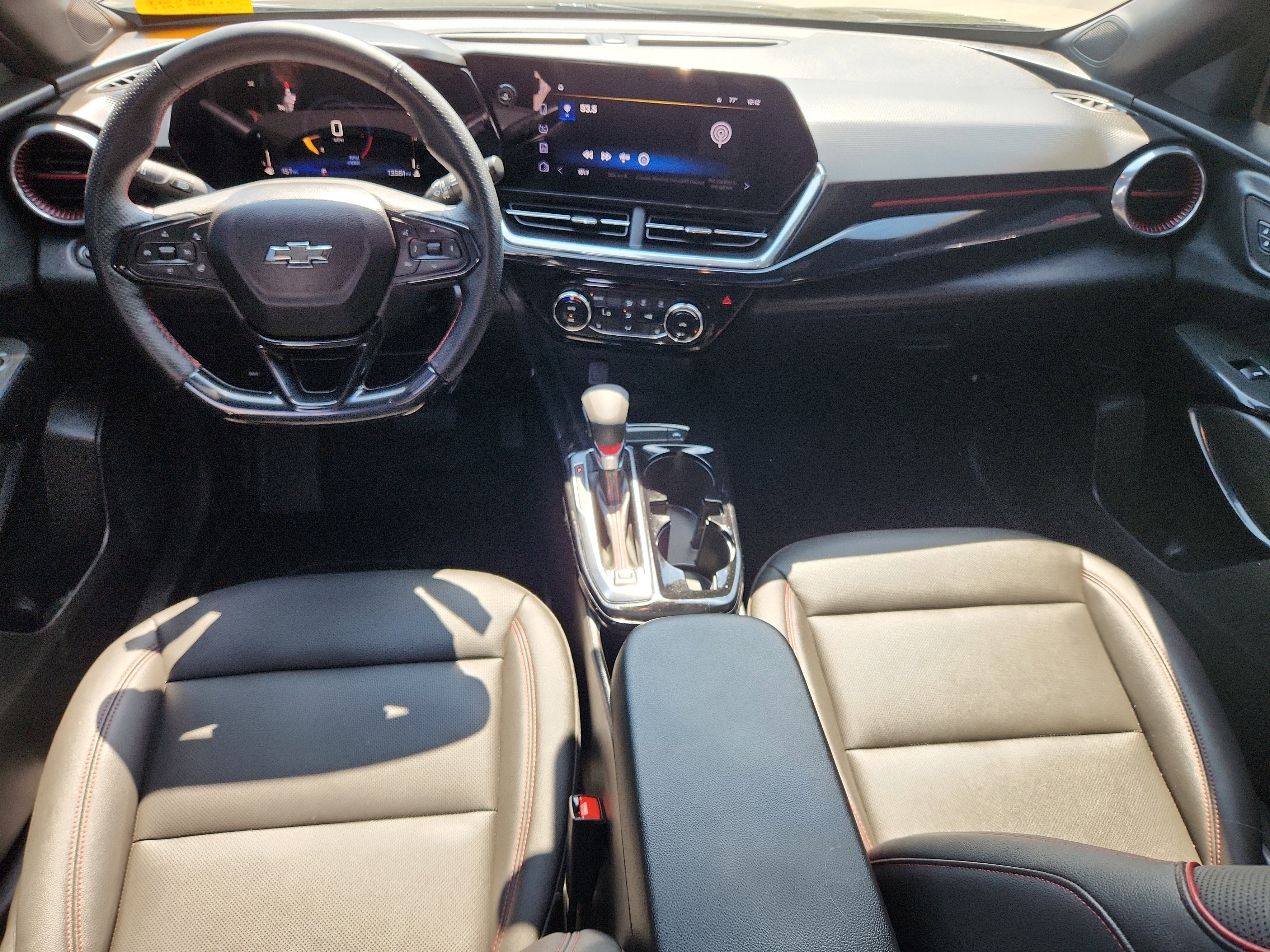 Used 2025 Chevrolet Trax RS w/ Sunroof Package FWD image 38