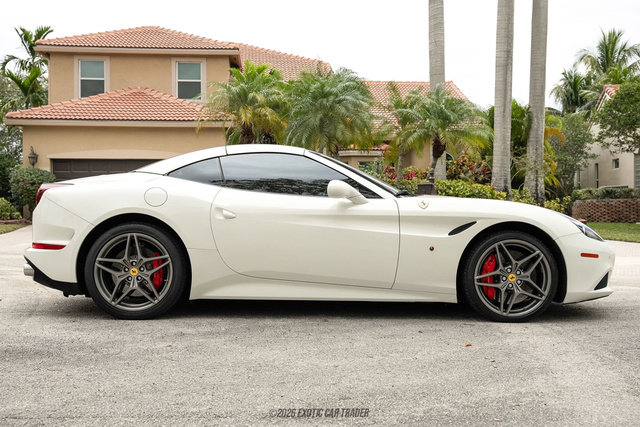 Used 2016 Ferrari California T image 19
