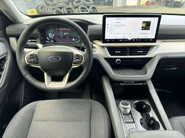 Used 2025 Ford Explorer Active AWD/4WD image 19