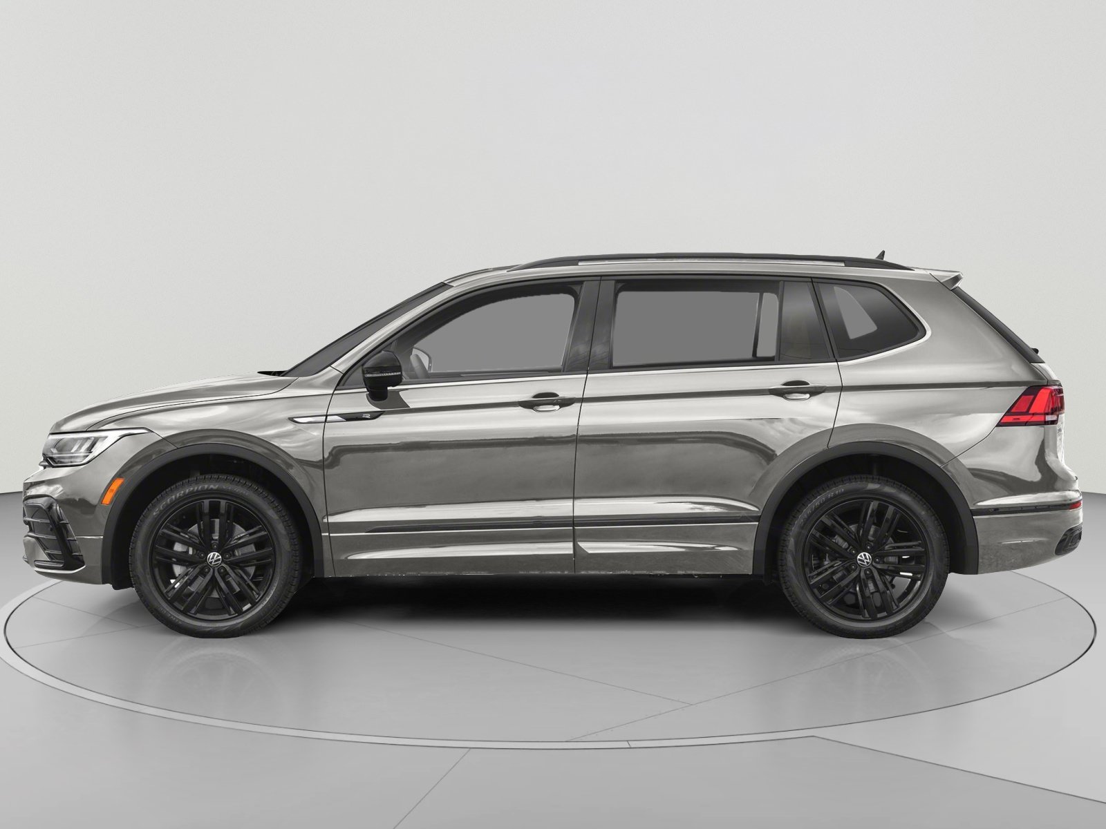 Used 2022 Volkswagen Tiguan SE R-Line FWD image 3