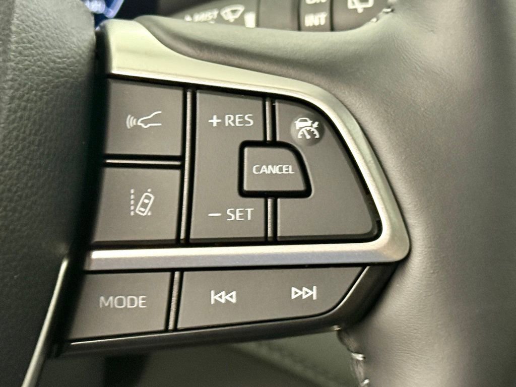 Used 2026 Toyota Highlander Platinum AWD/4WD image 29