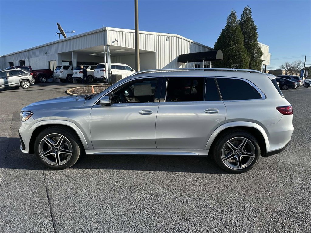 Used 2025 Mercedes-Benz GLS 450 4MATIC image 4