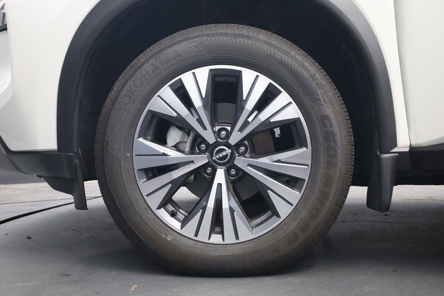 Used 2023 Nissan Rogue SV image 8