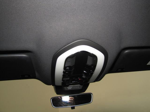 Used 2021 Porsche Macan AWD/4WD image 17