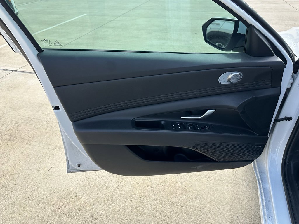 Used 2024 Hyundai Elantra Limited image 9