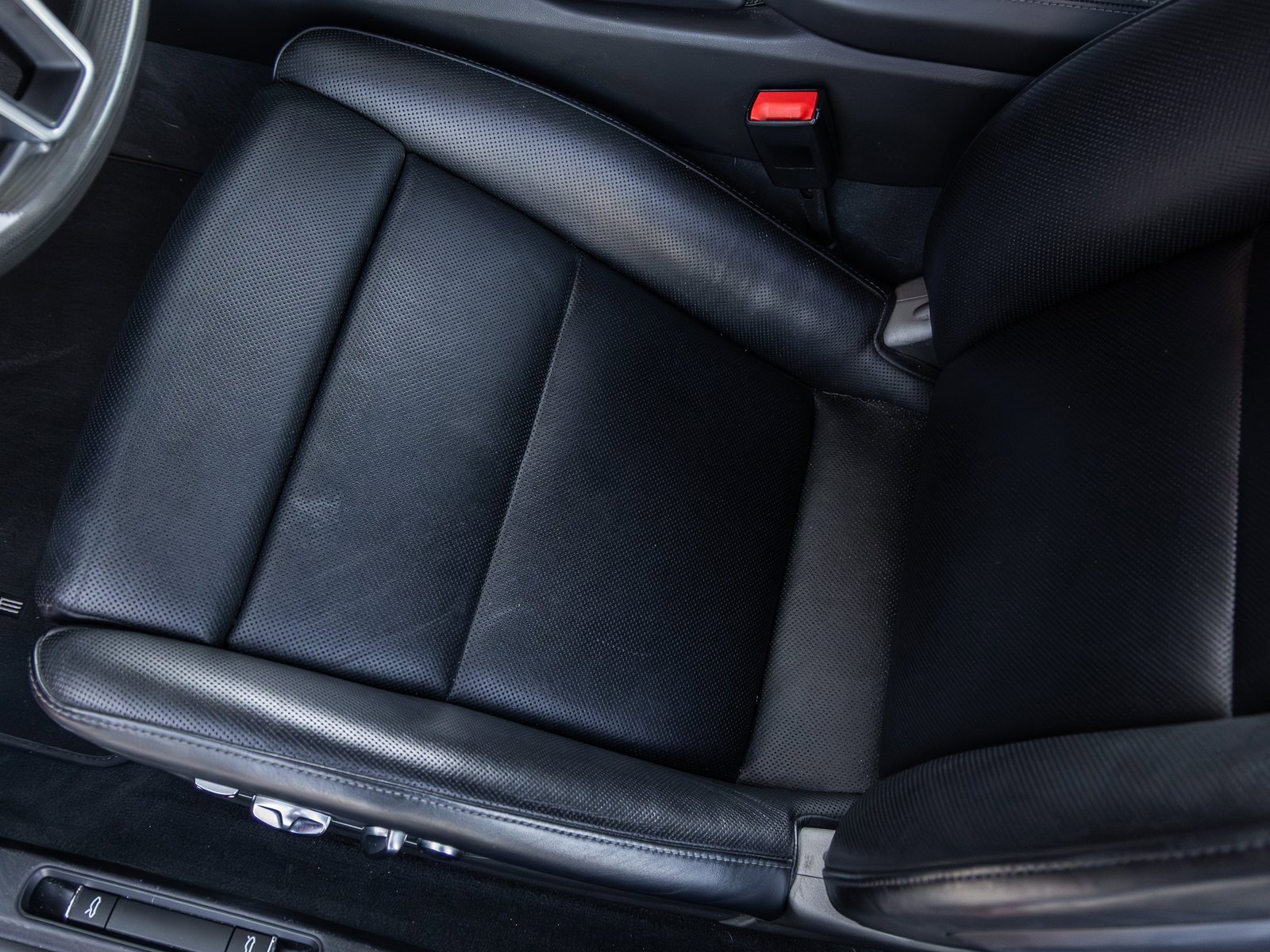 Used 2018 Porsche 911 Turbo image 31