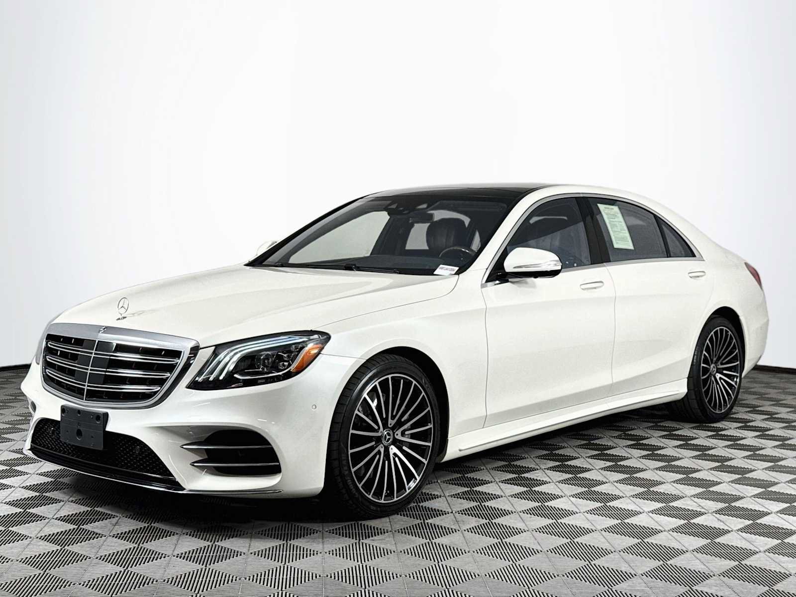 Used 2018 Mercedes-Benz S 560 4MATIC Sedan image 1