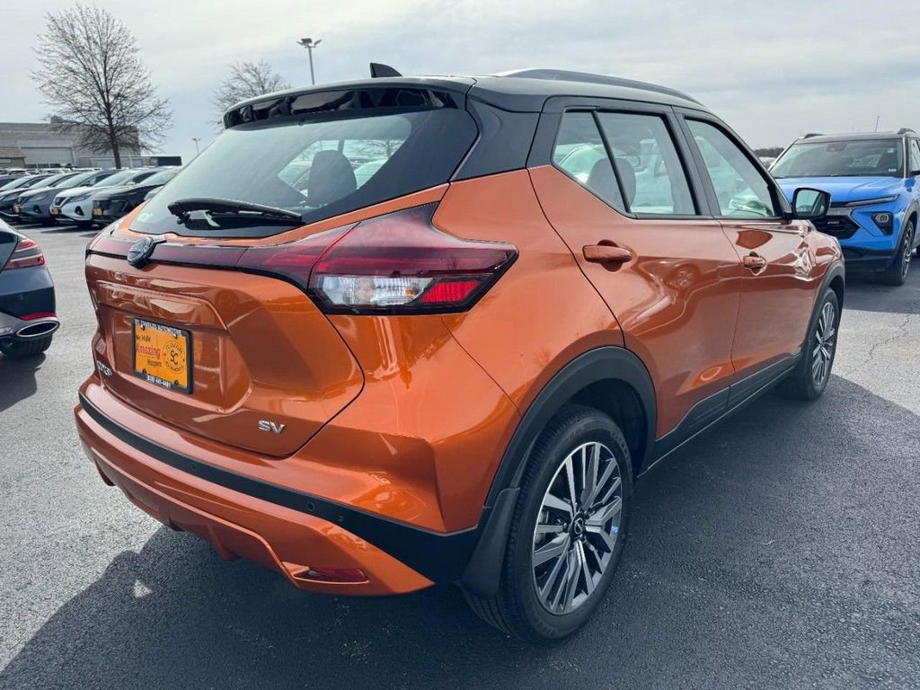 Used 2024 Nissan Kicks SV image 3