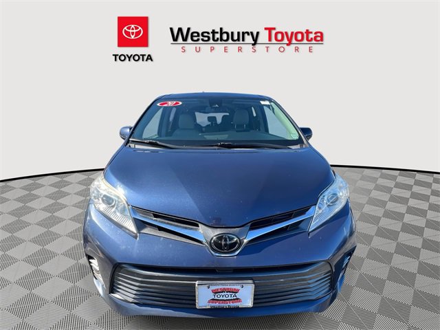 Certified 2020 Toyota Sienna XLE image 3