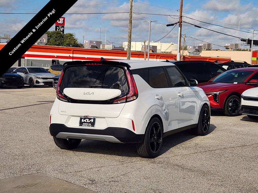 New 2025 Kia Soul LX w/ LX Technology Package image 3