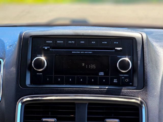 Used 2013 Dodge Grand Caravan SXT FWD image 25