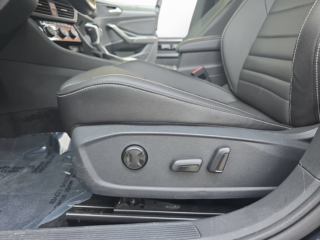 Used 2024 Volkswagen Jetta SE FWD image 27