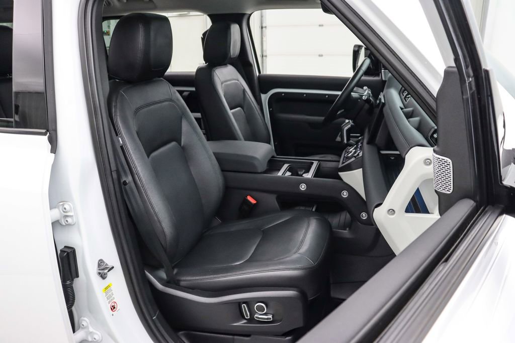 Used 2023 Land Rover Defender 130 SE image 27