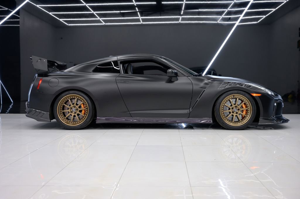 Used 2018 Nissan GT-R Premium image 9