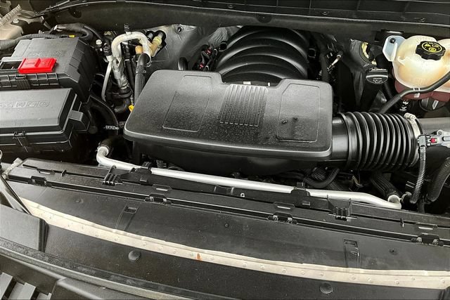 Used 2024 Chevrolet Suburban LT RWD image 32